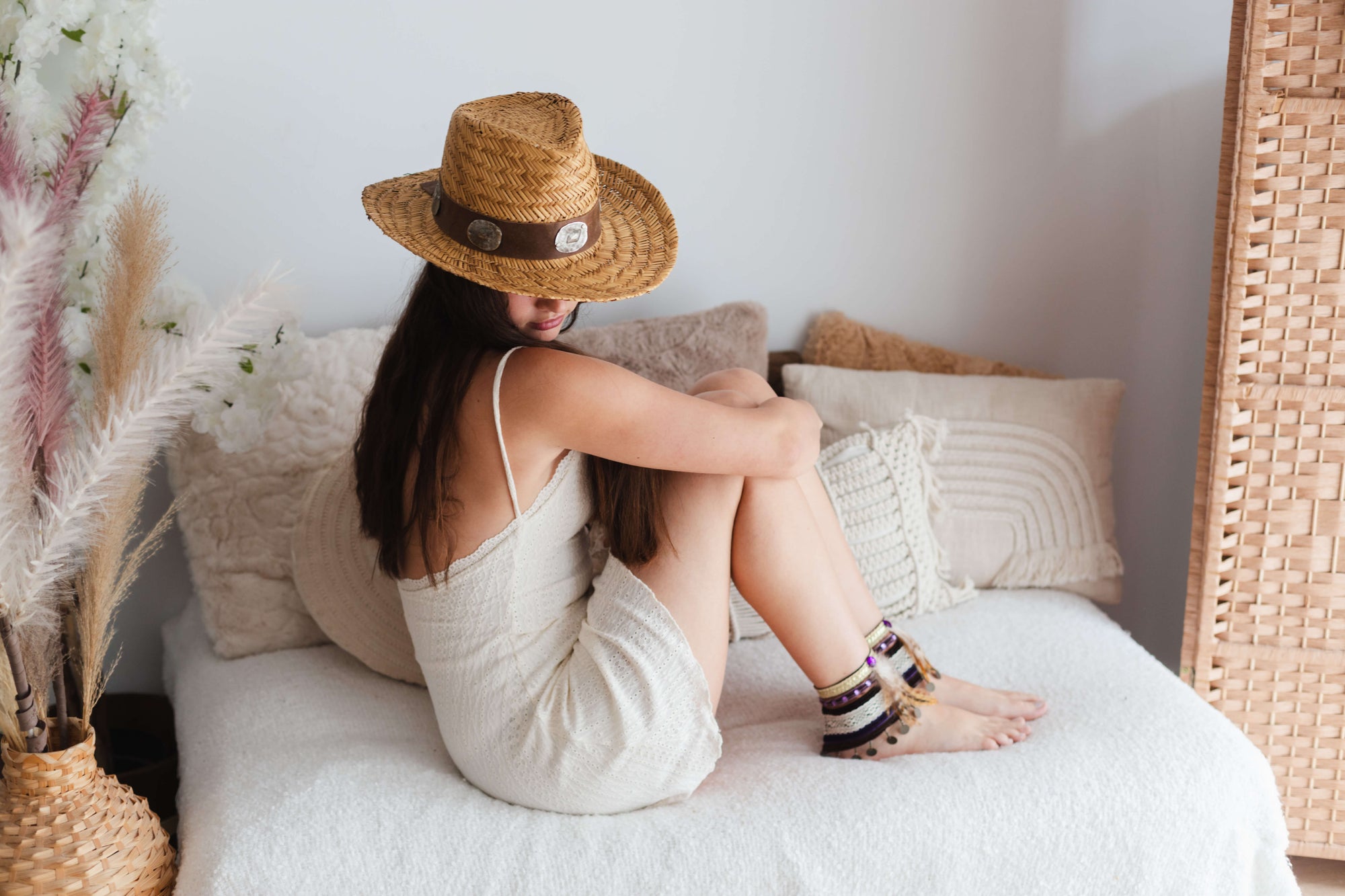 Tobilleras estilo Chic con plumas y lentejuelas moradas