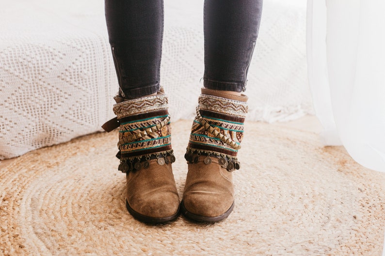 Cubre botas vintage con monedas