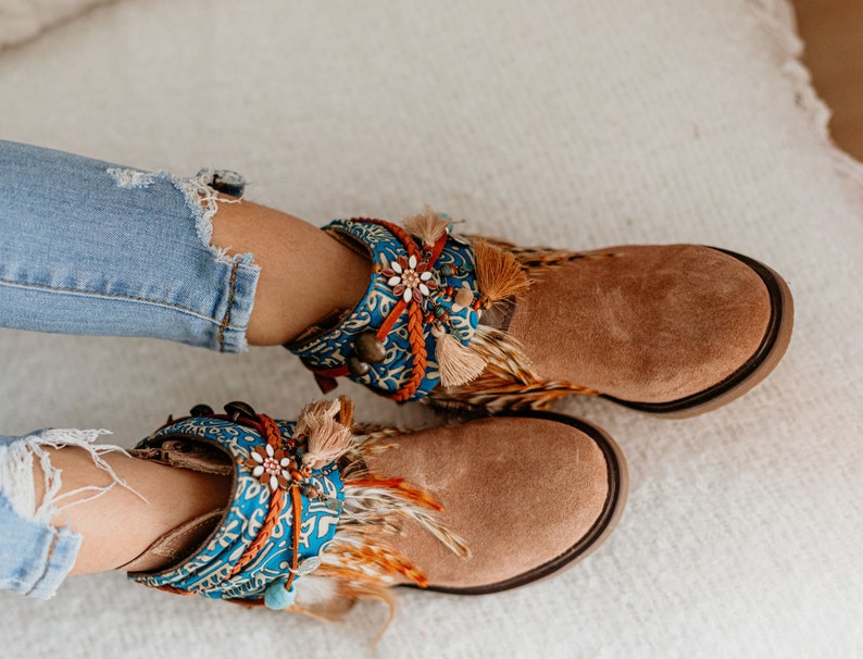 Realza su estilo con las botas bohemias para niñas