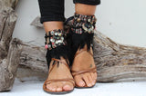 Tobilleras boho con flecos de plumas y abalorios